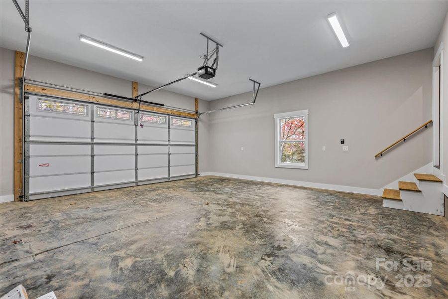 Spacious, unfurnished interior of a new home in , Asheville (Image 22).