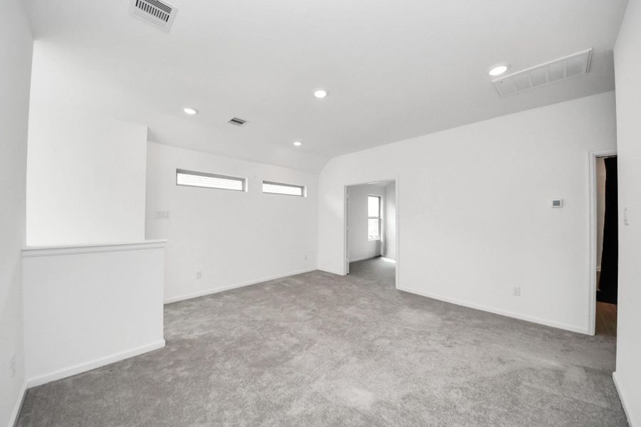 Spacious, unfurnished interior of a new home in The Trails, New Caney (Image 43).