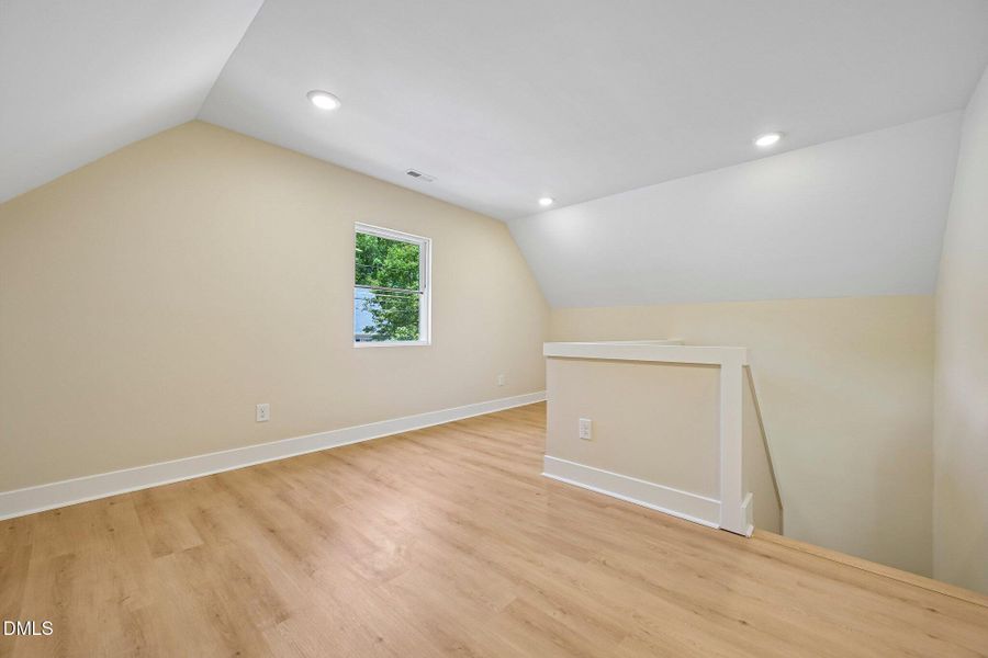 21-web-or-mls-Berwyn Ave-S1405-021