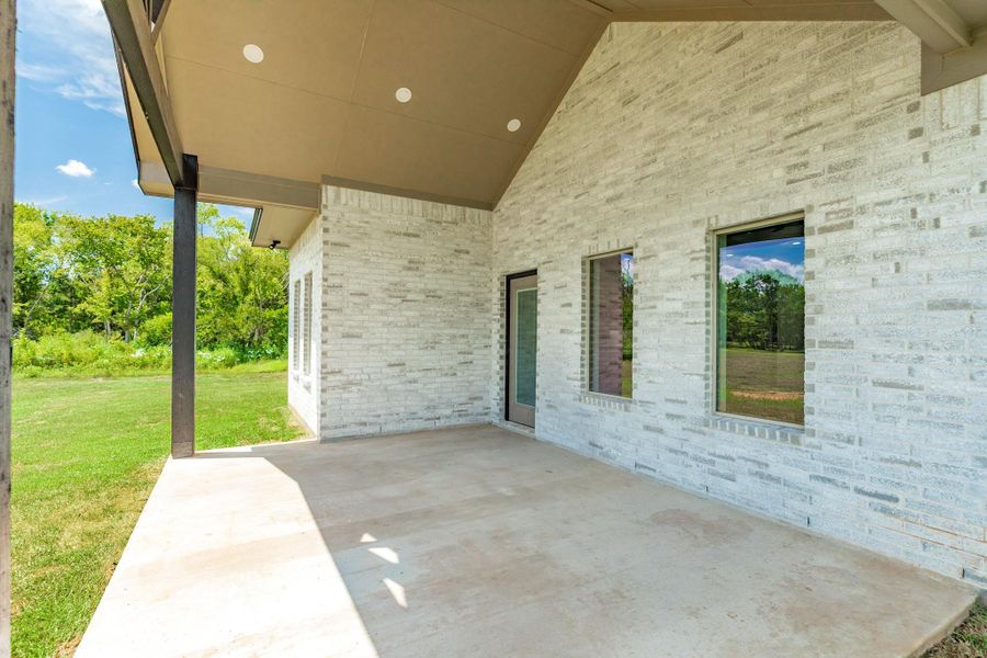 Exterior details and patio area of a home in , Richwood (Image 22).