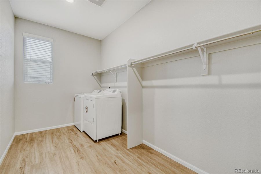 Washer/dryer included!