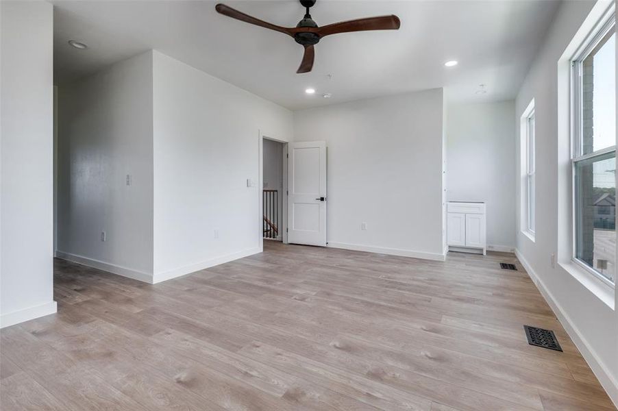 Spacious, unfurnished interior of a new home in , Irving (Image 30).