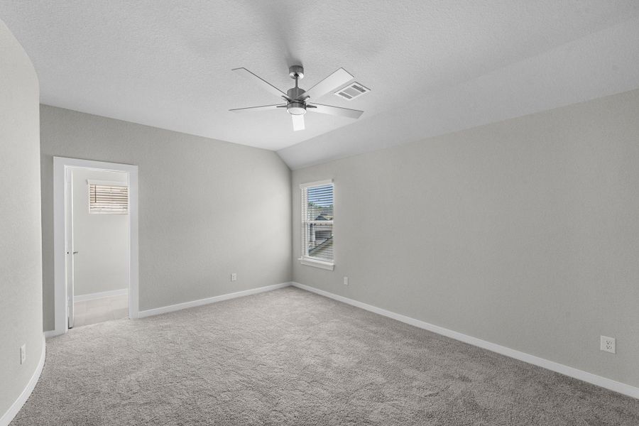Spacious, unfurnished interior of a new home in Morton Creek Ranch, Katy (Image 25).
