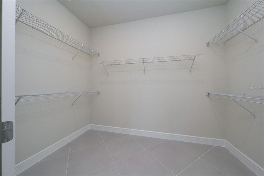 Spacious, unfurnished interior of a new home in , St. Cloud (Image 36).