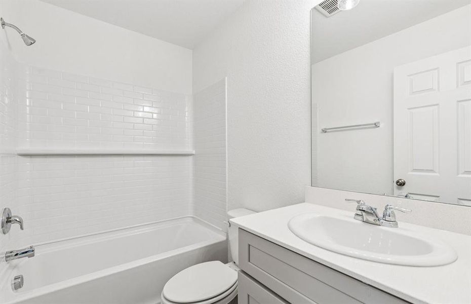 Spacious secondary bathroom Spacious secondary bathroom