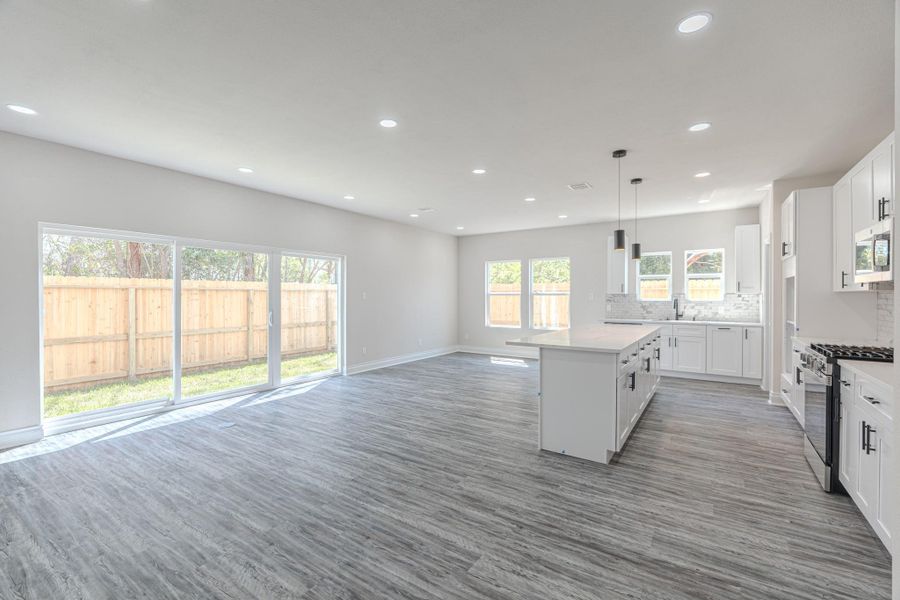 Spacious, unfurnished interior of a new home in , Houston (Image 14).