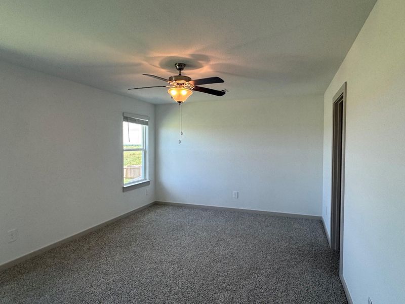 Spacious, unfurnished interior of a new home in Highland Village, Nome (Image 8).