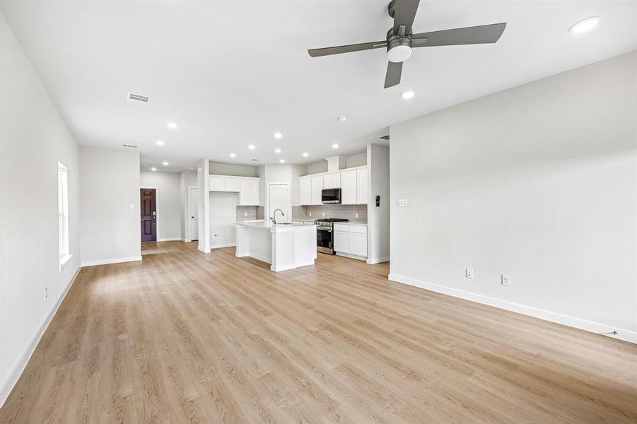 Spacious, unfurnished interior of a new home in Overland Grove, Forney (Image 19).