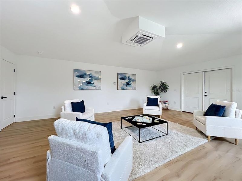 Furnished interior view inside a new home in , Orlando (Image 40).