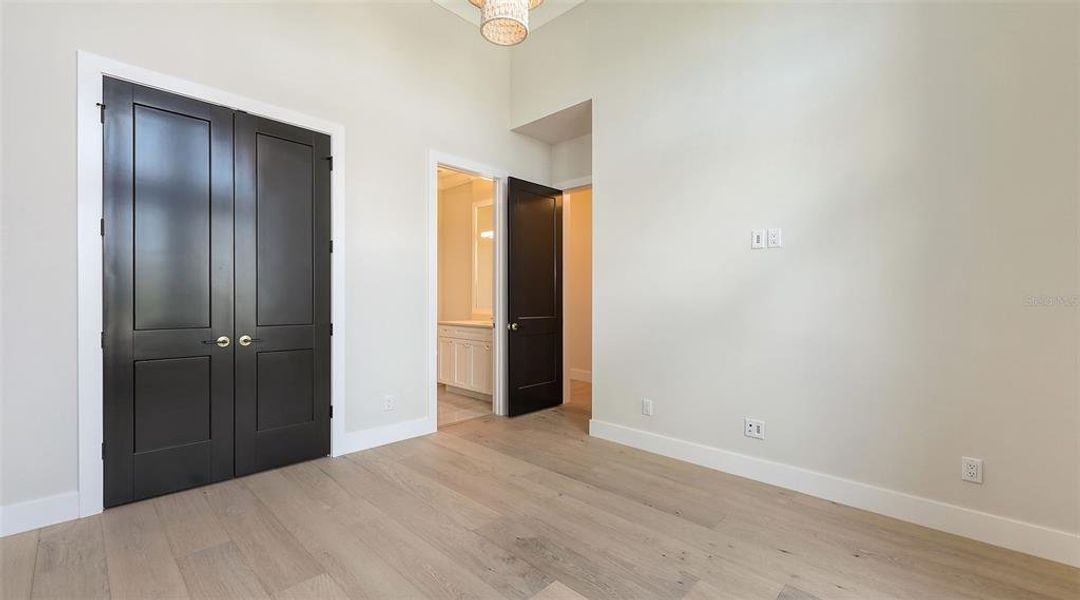 Spacious, unfurnished interior of a new home in , Longboat Key (Image 53).