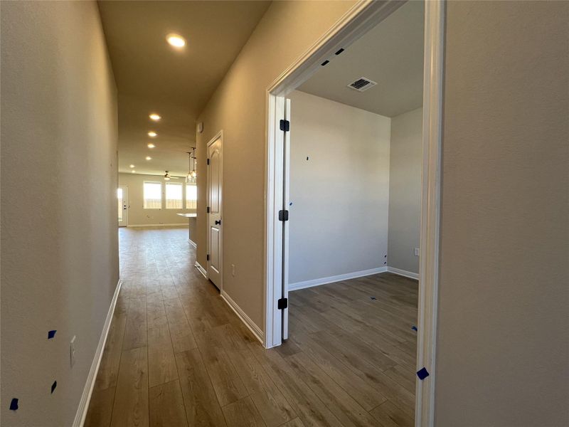 Spacious, unfurnished interior of a new home in Rolling Glen, Hutto (Image 32).
