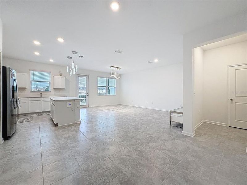 Spacious, unfurnished interior of a new home in , Davenport (Image 15).