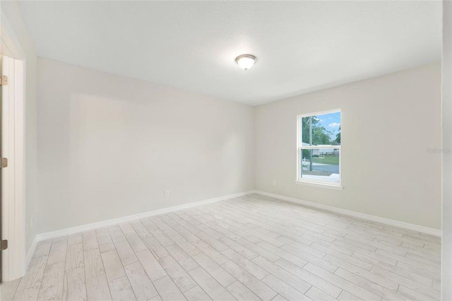 Spacious, unfurnished interior of a new home in , Ocala (Image 12).