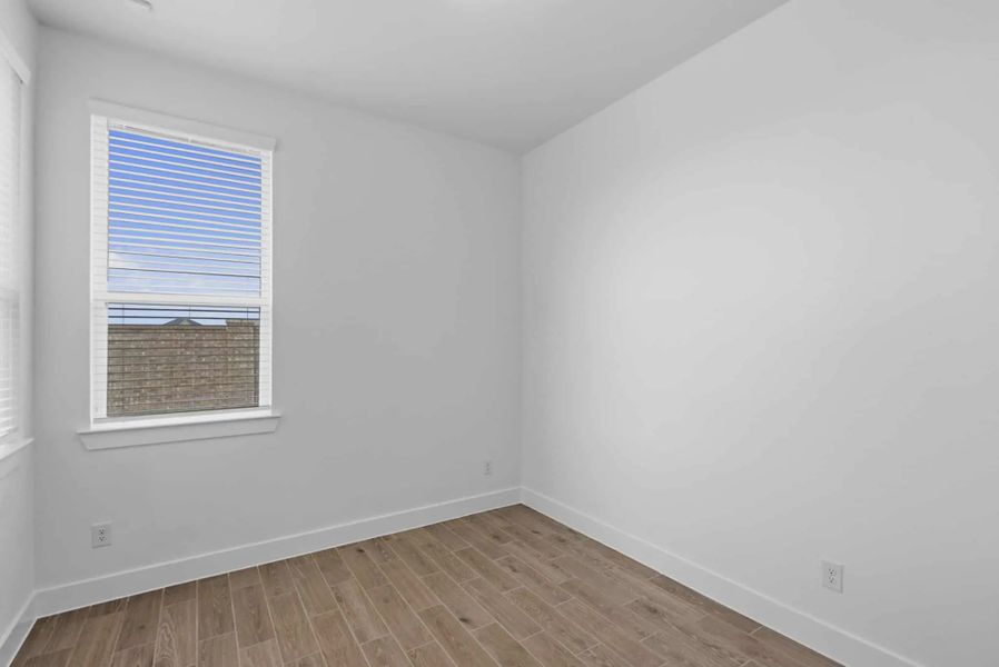 Representative unfurnished interior of a home built from the Summerton by Chesmar Homes in Beacon Point, Texas City (Image 48).