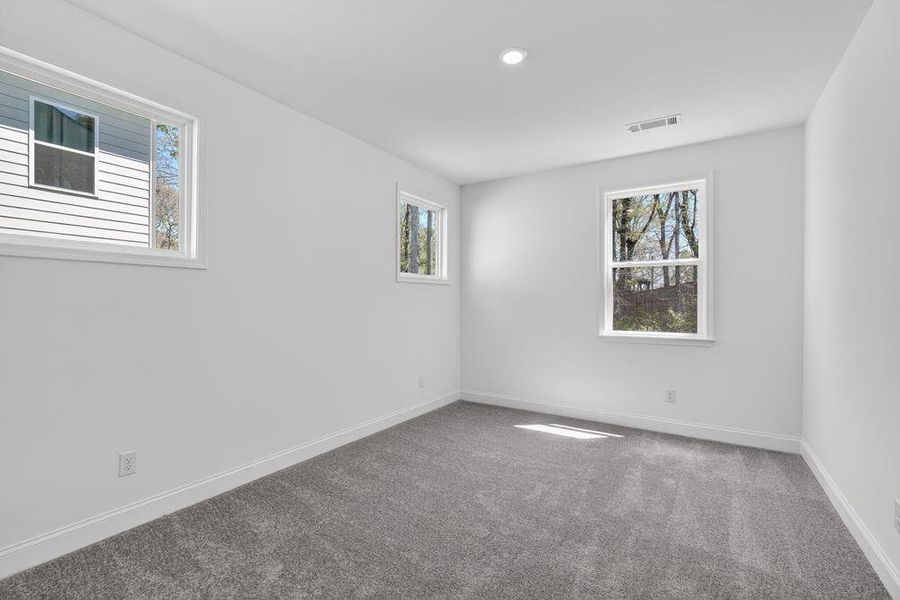 Spacious, unfurnished interior of a new home in Bailey Fence, Dacula (Image 20).