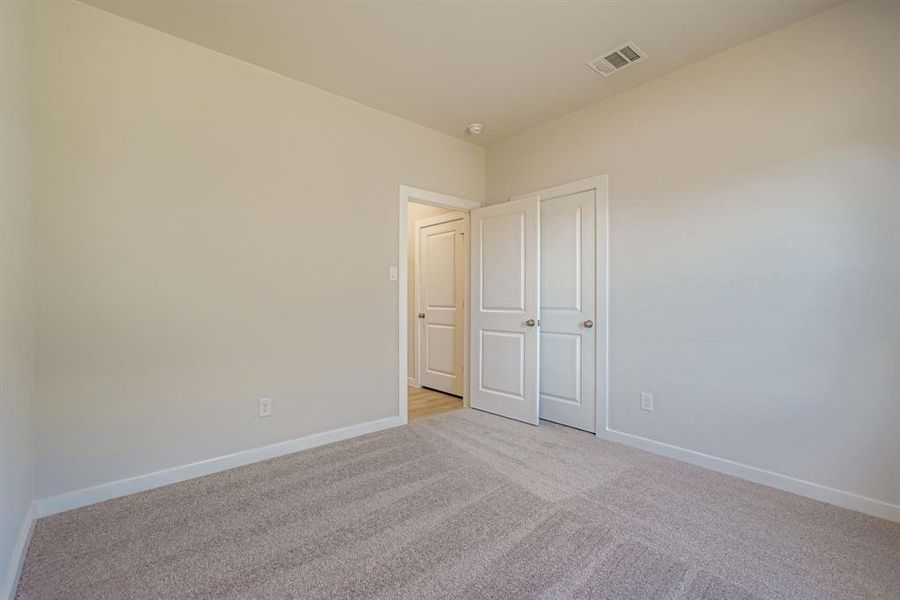 Spacious, unfurnished interior of a new home in Middlefield Village, Dallas (Image 24).
