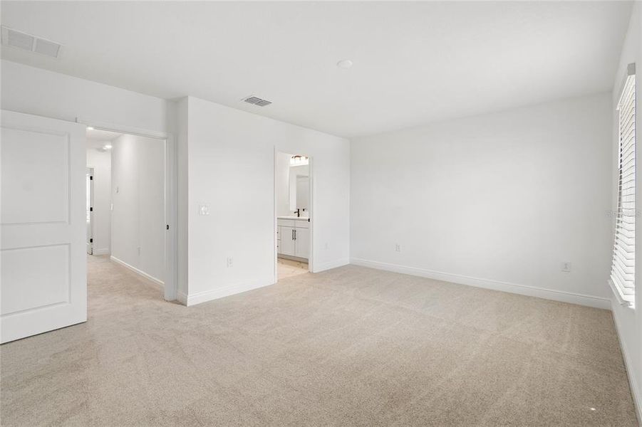 Spacious, unfurnished interior of a new home in SeaFlower, Bradenton (Image 11).