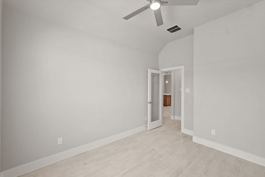 Spacious, unfurnished interior of a new home in Briarwood Crossing, Rosenberg (Image 22).