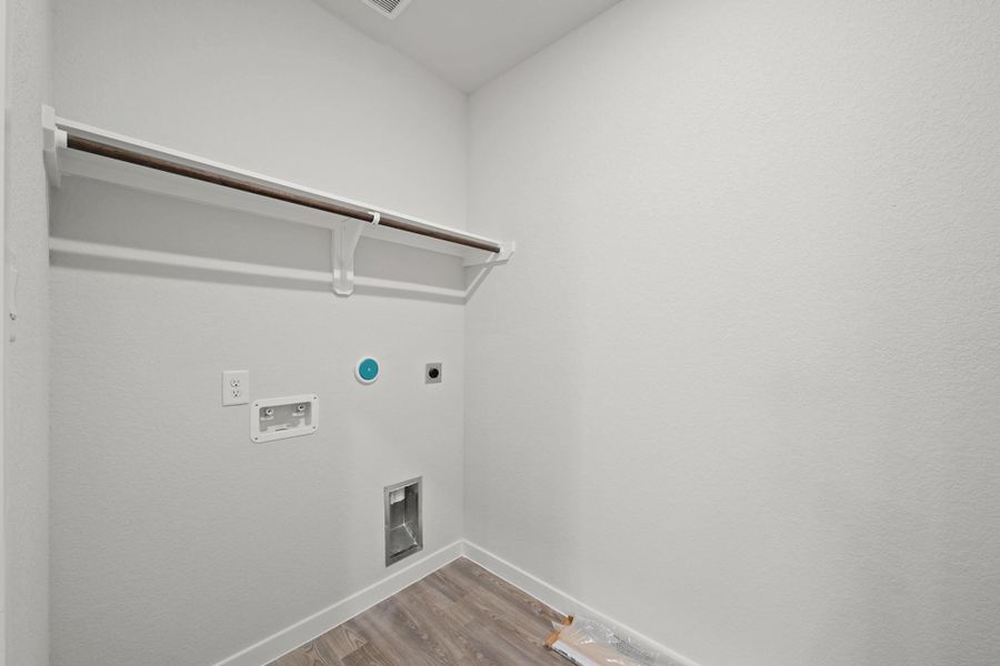 Spacious, unfurnished interior of a new home in Granger Pines, Conroe (Image 22).