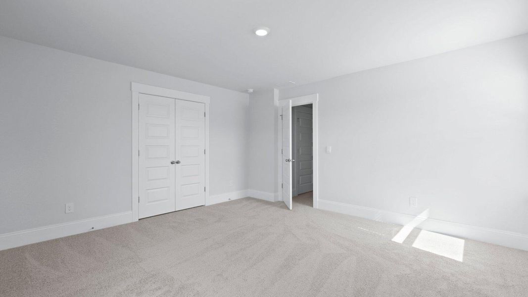 Spacious, unfurnished interior of a new home in Sheep Island, Summerville (Image 19).