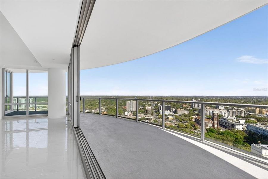 Condo located in St. Petersburg, FL showcasing its design and architecture (Image 29). Condo located in St. Petersburg, FL showcasing its design and architecture (Image 29).