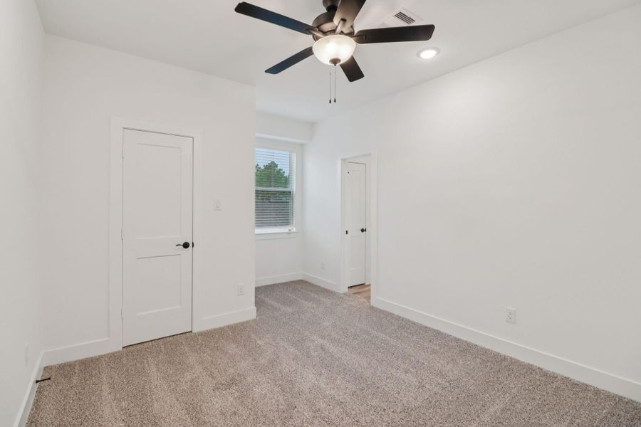 Spacious, unfurnished interior of a new home in Kresston 50's, Montgomery (Image 31).
