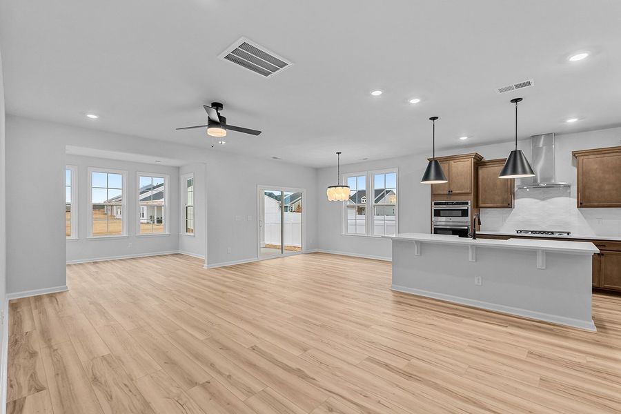 Spacious, unfurnished interior of a new home in Fieldstone, Lexington (Image 24).