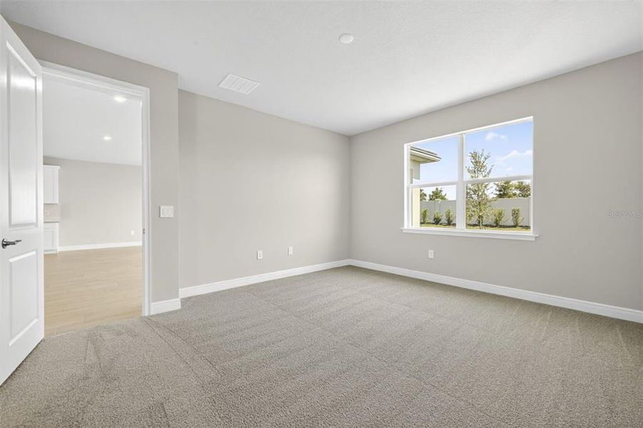 Spacious, unfurnished interior of a new home in Wellen Park, Venice (Image 15).