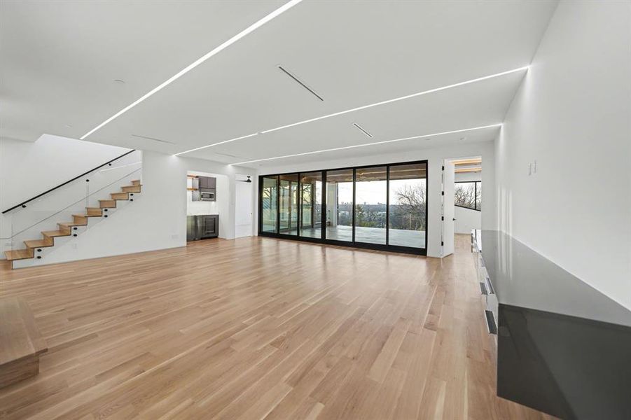 Spacious, unfurnished interior of a new home in , Dallas (Image 24).