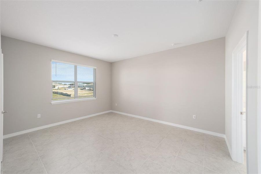 Spacious, unfurnished interior of a new home in Calesa Township, Ocala (Image 33).