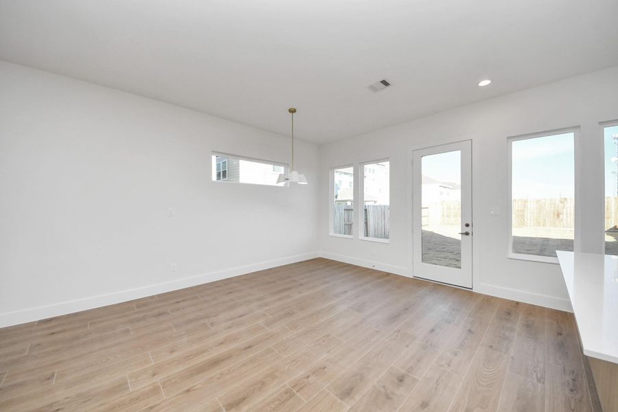 Spacious, unfurnished interior of a new home in Piccolina, Houston (Image 20).