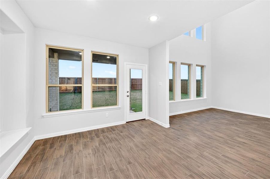 Spacious, unfurnished interior of a new home in Lily Creek at Sutton Fields, Aubrey (Image 27).