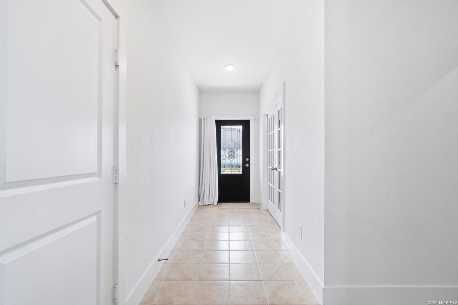 Spacious, unfurnished interior of a new home in , Seguin (Image 20).