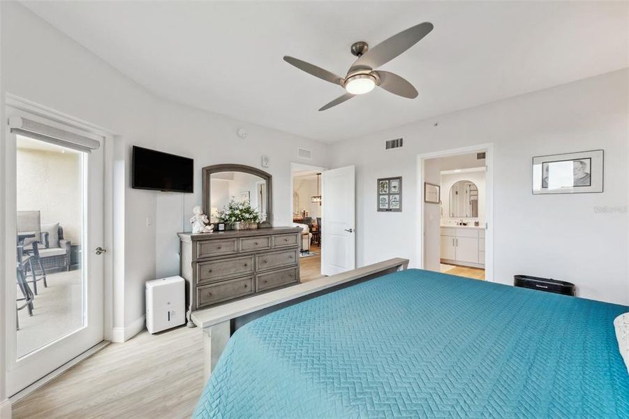 Furnished interior view inside a new home in , Largo (Image 28).