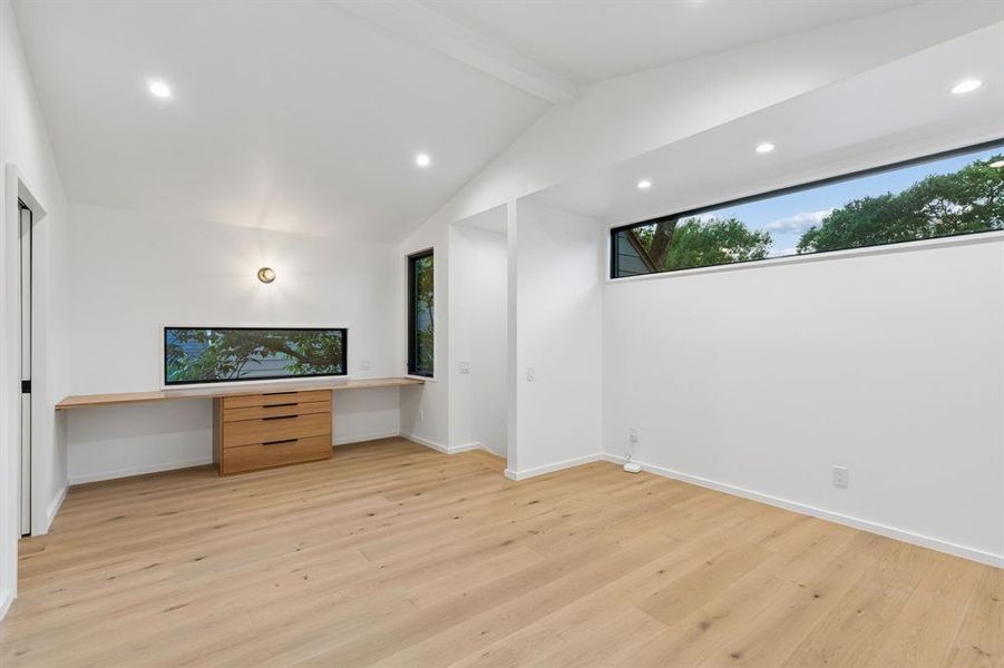 Spacious, unfurnished interior of a new home in , Dallas (Image 18).