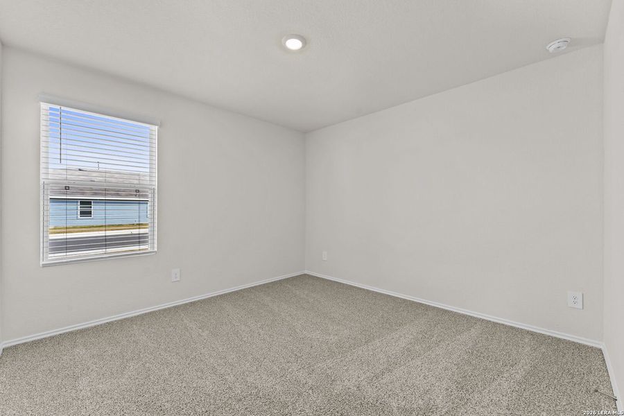 Spacious, unfurnished interior of a new home in Navarro Fields, Seguin (Image 23).