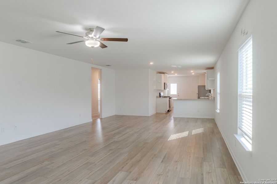 Spacious, unfurnished interior of a new home in Luckey Ranch, San Antonio (Image 15).