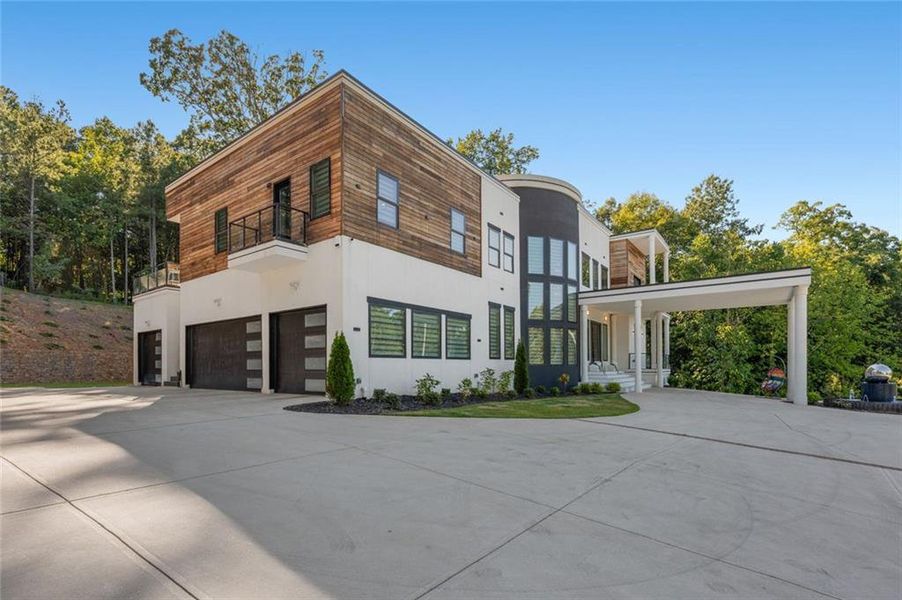 Image 102 of a home in .