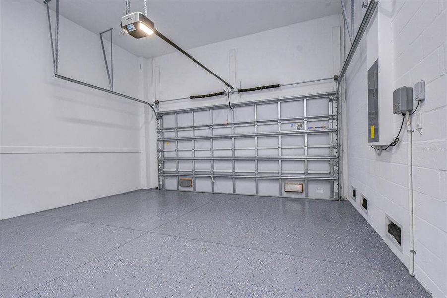 Spacious, unfurnished interior of a new home in , Tampa (Image 43).