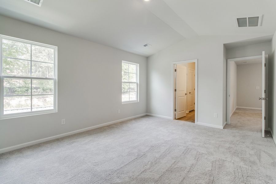 Spacious, unfurnished interior of a new home in Bluefield, Lexington (Image 20).