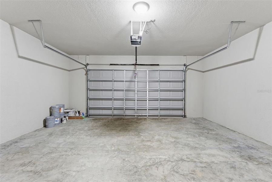 Spacious, unfurnished interior of a new home in , Citrus Springs (Image 63).