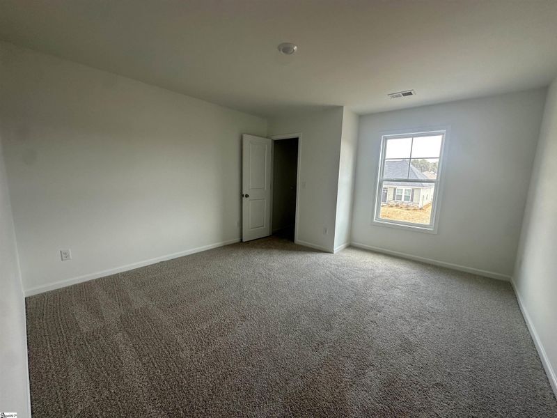 Spacious, unfurnished interior of a new home in Shiloh Trail, Wellford (Image 23).