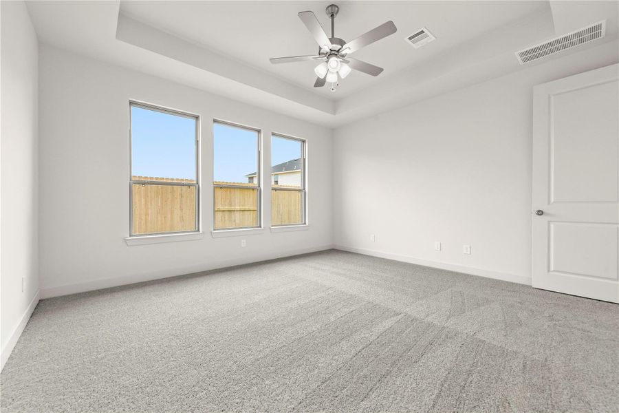 Representative image. Features, selections and colors may vary.