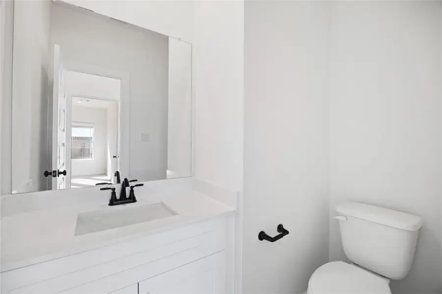 Furnished interior view inside a new home in Ashland, Houston (Image 4).