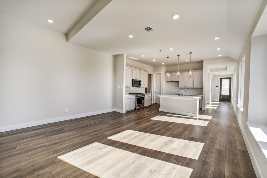 Spacious, unfurnished interior of a new home in Sunterra, Katy (Image 19).