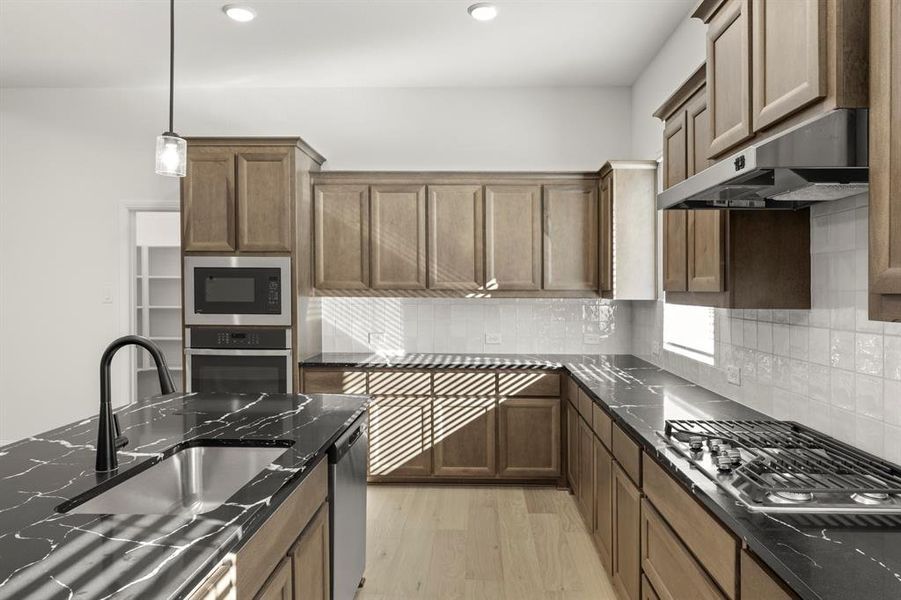 08_1433 Florence, Celina