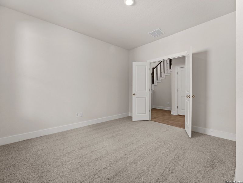 Spacious, unfurnished interior of a new home in Veranda, San Antonio (Image 28).