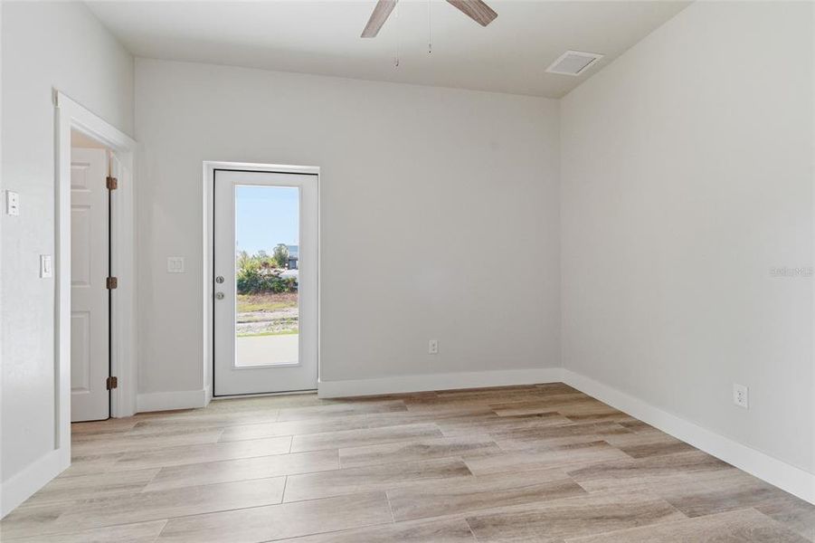 Spacious, unfurnished interior of a new home in , Punta Gorda (Image 27).