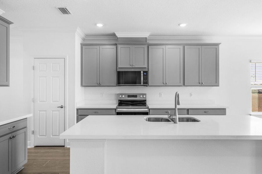 Furnished interior view inside a new home in Lake Merial, Panama City (Image 9).