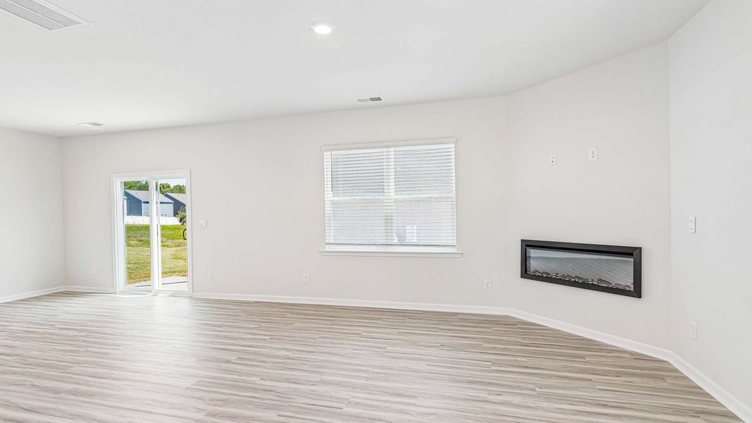 Spacious, unfurnished interior of a new home in Fergus Crossing, York (Image 10).